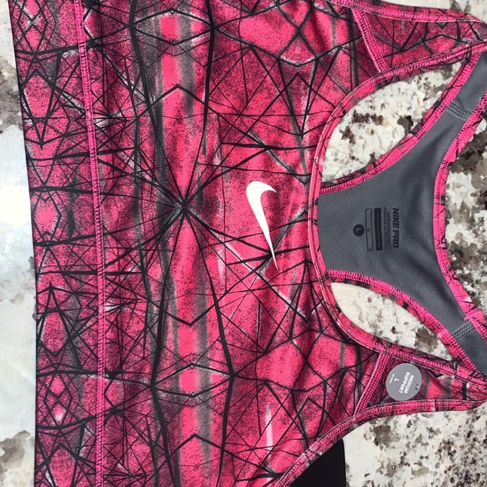 Nike pink NWT Sportsbra sz Lg